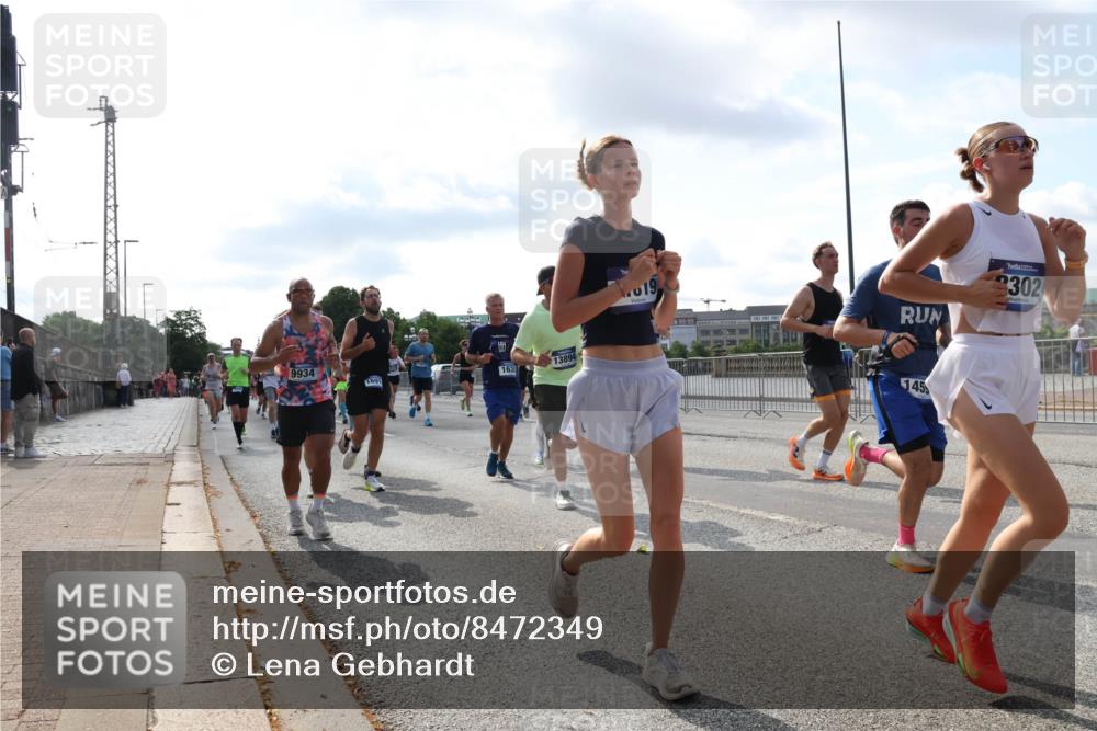 29.06.2025 - hella hamburg halbmarathon Lena Gebhardt http://msf.ph/oto/8472349 29.06.2025 09:55:39 Lombardsbrücke 9934, 1691, 1630, 13894, 019, 2302, 145, 1120, 1143, 1151, 1216, 1267, 1461, 1630, 1683, 1696, 1706, 1884, 1976, 2207, 2274, 2284, 2287, 2411, 2706, 2708, 2718, 2884, 3087, 3213, 3399, 3435, 3654, 3692, 3747, 3945, 3985, 4033, 4088, 4093, 4127, 4189, 4324, 4345, 4346, 4601, 4847, 4890, 4938, 5102, 5421, 5459, 5708, 5915, 6009, 6054, 6158, 6421, 6481, 6532, 6662, 6691, 6836, 6938, 6994, 7052, 7056, 7100, 7224, 7269, 7312, 8693, 8889 meine-sportfotos.de