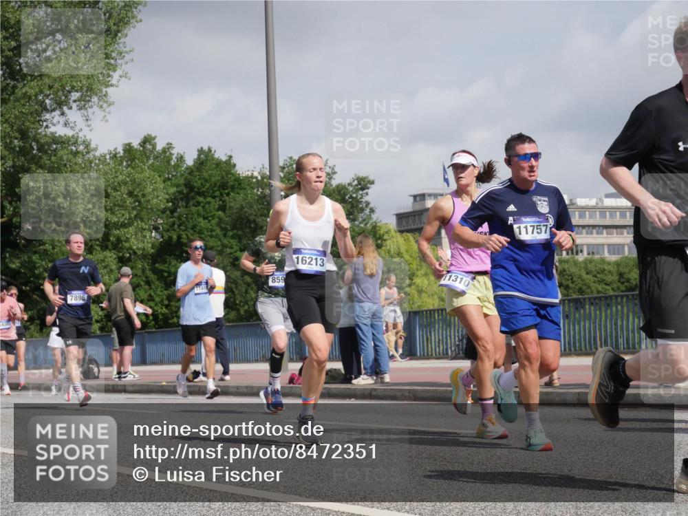 29.06.2025 - hella hamburg halbmarathon Luisa Fischer http://msf.ph/oto/8472351 29.06.2025 10:01:05 Kennedybrücke 7896, 11418, 859, 16213, 11310, 11757, 1815, 2070, 2417, 2711, 3114, 4903, 5378, 5775, 5894, 6580, 6897, 7065, 7409, 7509, 7896, 8311, 8449, 8590, 9012, 9562 meine-sportfotos.de