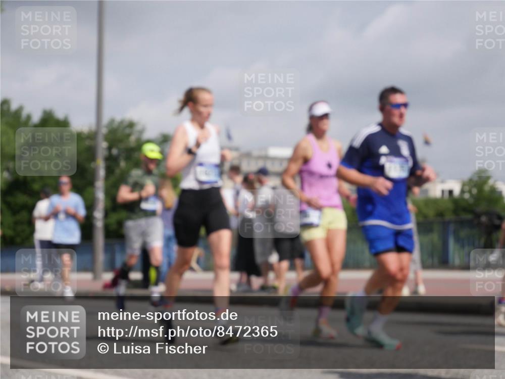 29.06.2025 - hella hamburg halbmarathon Luisa Fischer http://msf.ph/oto/8472365 29.06.2025 10:01:06 Kennedybrücke 1815, 2070, 2417, 2711, 3114, 4903, 5378, 5775, 5894, 6580, 6897, 7065, 7409, 7509, 7896, 8311, 8449, 8590, 9012, 9562 meine-sportfotos.de