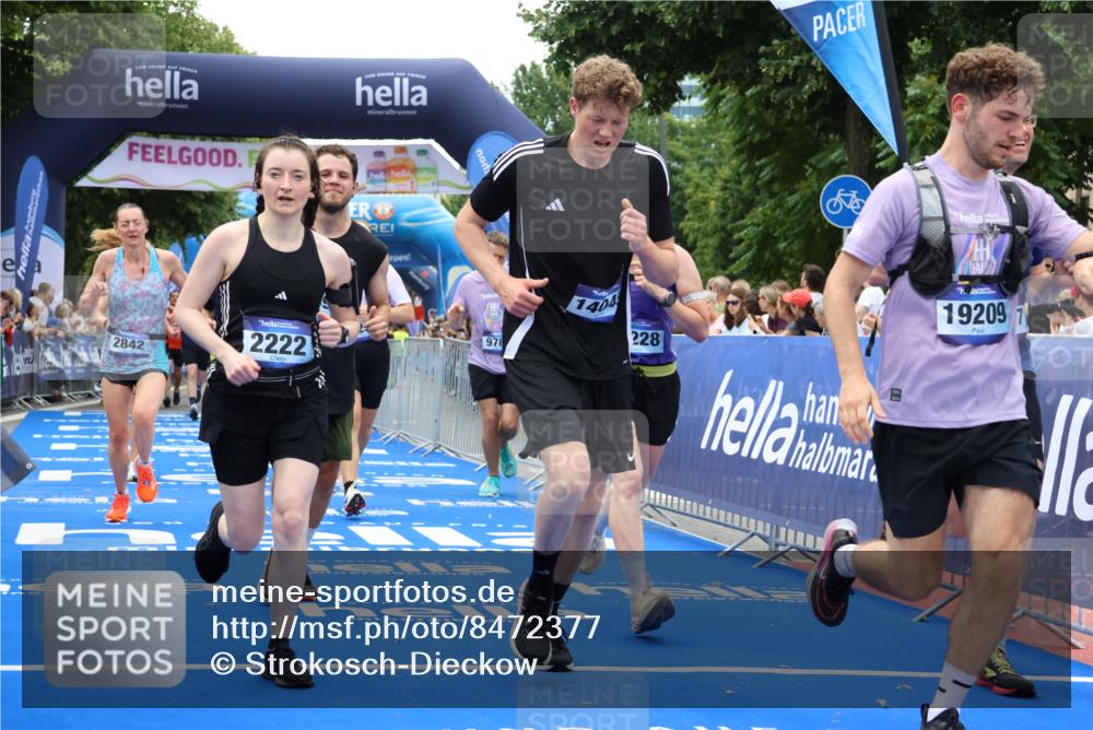 29.06.2025 - hella hamburg halbmarathon Strokosch-Dieckow http://msf.ph/oto/8472377 29.06.2025 10:46:25 Ziel 1600, 2222, 2842, 4237, 4497, 5459, 6421, 6691, 6978, 7335, 8142, 8482, 8981, 9232, 9386, 9529, 9786, 11185, 11773, 12171, 12651, 12891, 13698, 14045, 14200, 14228, 14262, 14482, 15157, 16127, 17281, 17461, 18118, 18211, 18637, 18882, 19209 meine-sportfotos.de