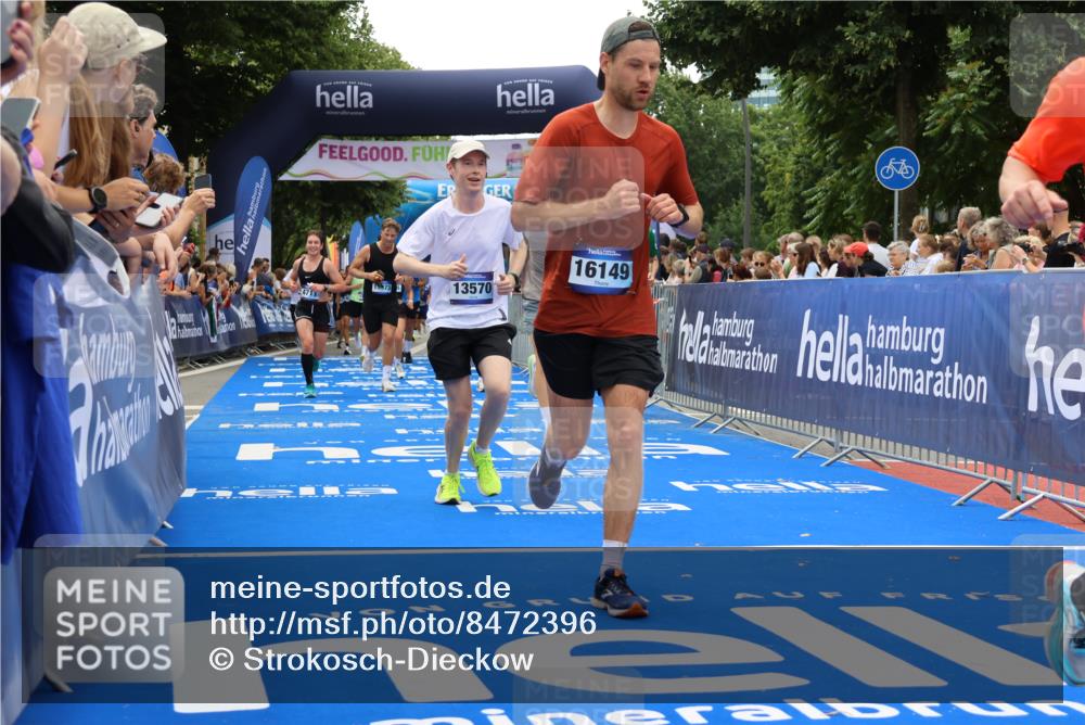 29.06.2025 - hella hamburg halbmarathon Strokosch-Dieckow http://msf.ph/oto/8472396 29.06.2025 10:48:04 Ziel 1086, 1914, 4324, 4528, 4601, 4711, 6377, 9544, 9626, 9638, 12685, 12706, 12724, 12747, 12808, 13570, 14192, 14814, 15590, 15973, 15981, 16094, 16149, 16269, 16766, 18206, 18922, 19198 meine-sportfotos.de