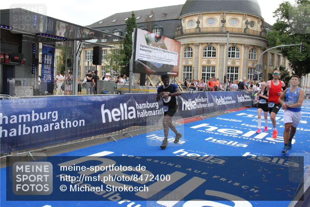 29.06.2025 - hella hamburg halbmarathon Michael Strokosch http://msf.ph/oto/8472400 29.06.2025 10:37:00 Ziel 1385, 1411, 3959, 5307, 5315, 11620, 13141, 14691, 18384 meine-sportfotos.de