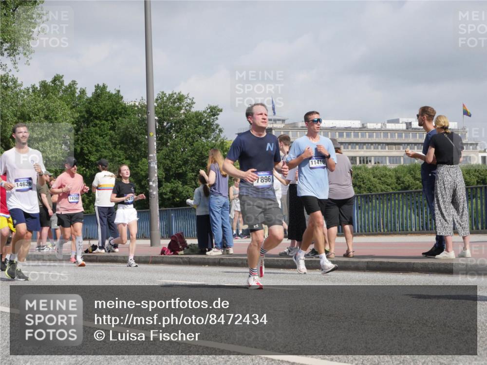 29.06.2025 - hella hamburg halbmarathon Luisa Fischer http://msf.ph/oto/8472434 29.06.2025 10:01:08 Kennedybrücke 14626, 14365, 11416, 896, 417, 1815, 2070, 2417, 2711, 3041, 3114, 4903, 5378, 5775, 5894, 6272, 6580, 7065, 7509, 7896, 8311, 8449, 8590, 9012, 9562 meine-sportfotos.de