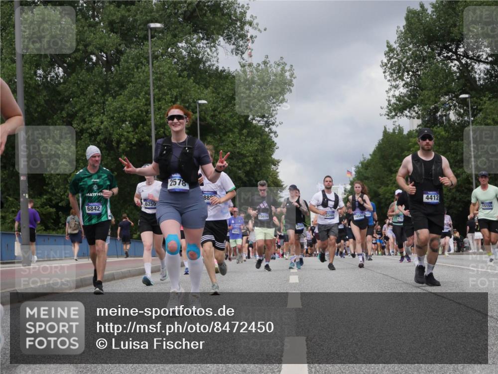 29.06.2025 - hella hamburg halbmarathon Luisa Fischer http://msf.ph/oto/8472450 29.06.2025 10:44:40 Kennedybrücke 6842, 6250, 2578, 88, 15076, 3344, 18580, 2805, 178, 4412, 15155, 2805, 3344, 4412, 5928, 7661, 8769, 10407 meine-sportfotos.de