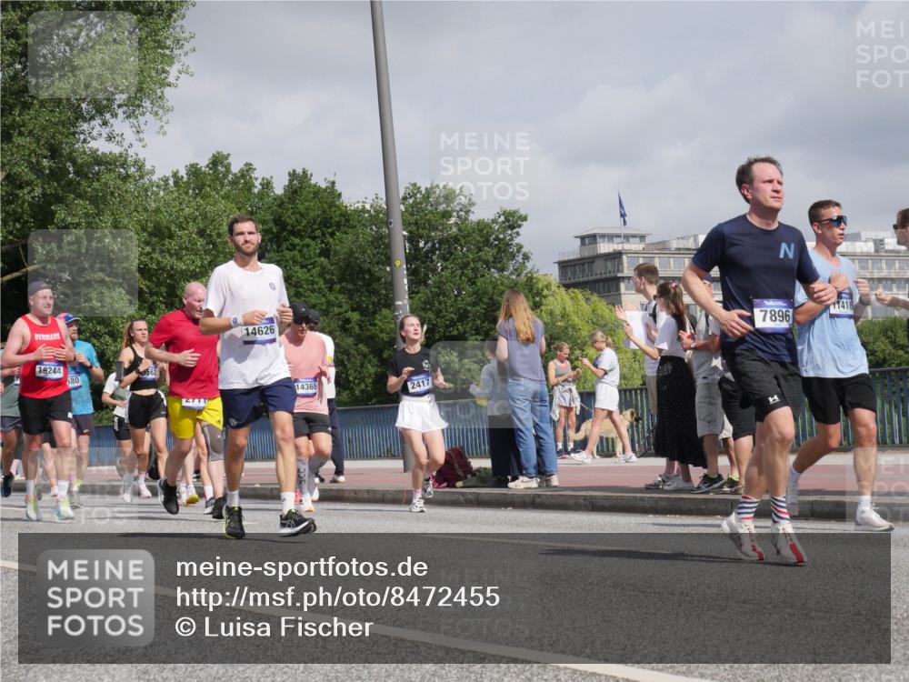 29.06.2025 - hella hamburg halbmarathon Luisa Fischer http://msf.ph/oto/8472455 29.06.2025 10:01:08 Kennedybrücke 19244, 580, 14626, 14365, 2417, 11416, 7896, 1815, 2070, 2417, 2711, 3041, 3114, 4903, 5378, 5775, 5894, 6272, 6580, 7065, 7509, 7896, 8311, 8449, 8590, 9012, 9562 meine-sportfotos.de
