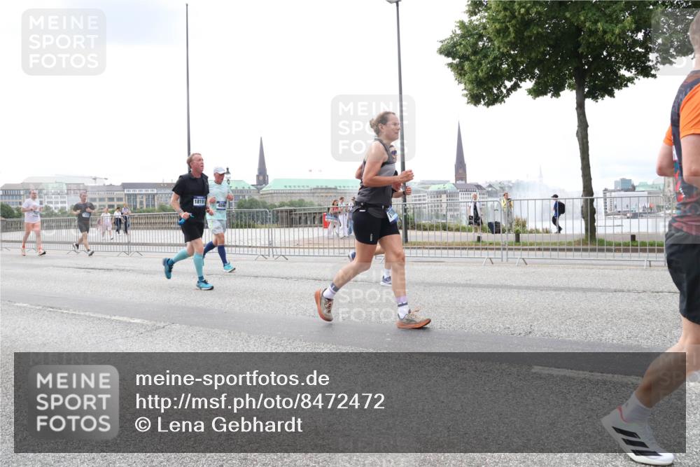 29.06.2025 - hella hamburg halbmarathon Lena Gebhardt http://msf.ph/oto/8472472 29.06.2025 10:33:05 Lombardsbrücke 18191, 1078, 1237, 1324, 1732, 1764, 2038, 2054, 2059, 2085, 2276, 2838, 2959, 3341, 3391, 3422, 3660, 3670, 3708, 3753, 3871, 4030, 4096, 4445, 4446, 4555, 4650, 5110, 5180, 5581, 5917, 6040, 6773, 6861, 7308, 7309, 7387, 7531, 7749, 7750, 7982, 8170, 8595, 8839, 9010, 9034, 9143, 9188, 9289, 9471, 9542, 9591, 9592, 9768, 9780, 10013, 10048, 10277, 11229, 11260, 11713, 11756, 11826, 12039, 12423, 12424, 14305, 14743, 15951 meine-sportfotos.de