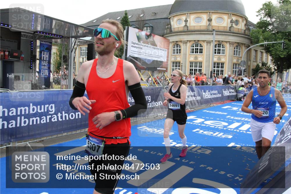 29.06.2025 - hella hamburg halbmarathon Michael Strokosch http://msf.ph/oto/8472503 29.06.2025 10:37:02 Ziel 1385, 1411, 3959, 5307, 5315, 6123, 11620, 14691, 15261, 17024, 17125 meine-sportfotos.de
