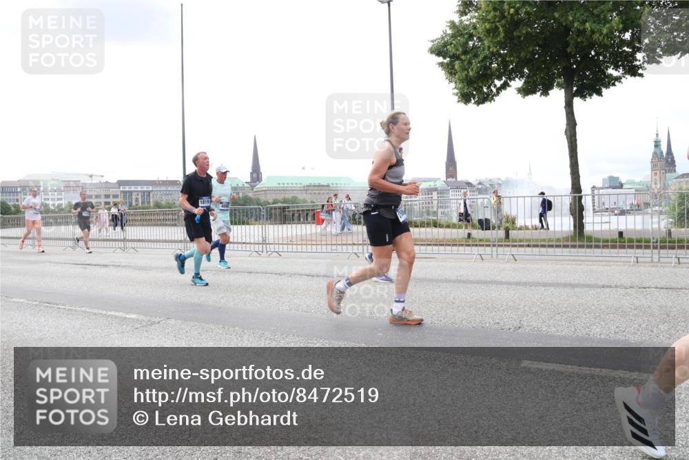 29.06.2025 - hella hamburg halbmarathon Lena Gebhardt http://msf.ph/oto/8472519 29.06.2025 10:33:05 Lombardsbrücke 1819, 1078, 1237, 1324, 1732, 1764, 2038, 2054, 2059, 2085, 2276, 2838, 2959, 3341, 3391, 3422, 3660, 3670, 3708, 3753, 3871, 4030, 4096, 4445, 4446, 4555, 4650, 5110, 5180, 5581, 5917, 6040, 6773, 6861, 7308, 7309, 7387, 7531, 7749, 7750, 7982, 8170, 8595, 8839, 9010, 9034, 9143, 9188, 9289, 9471, 9542, 9591, 9592, 9768, 9780, 10013, 10048, 10277, 11229, 11260, 11713, 11756, 11826, 12039, 12423, 12424, 14305, 14743, 15951 meine-sportfotos.de