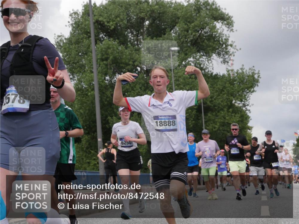 29.06.2025 - hella hamburg halbmarathon Luisa Fischer http://msf.ph/oto/8472548 29.06.2025 10:44:43 Kennedybrücke 578, 6250, 18888, 8054, 15076, 5928, 2805, 3344, 4412, 5688, 5928, 7661, 8769 meine-sportfotos.de