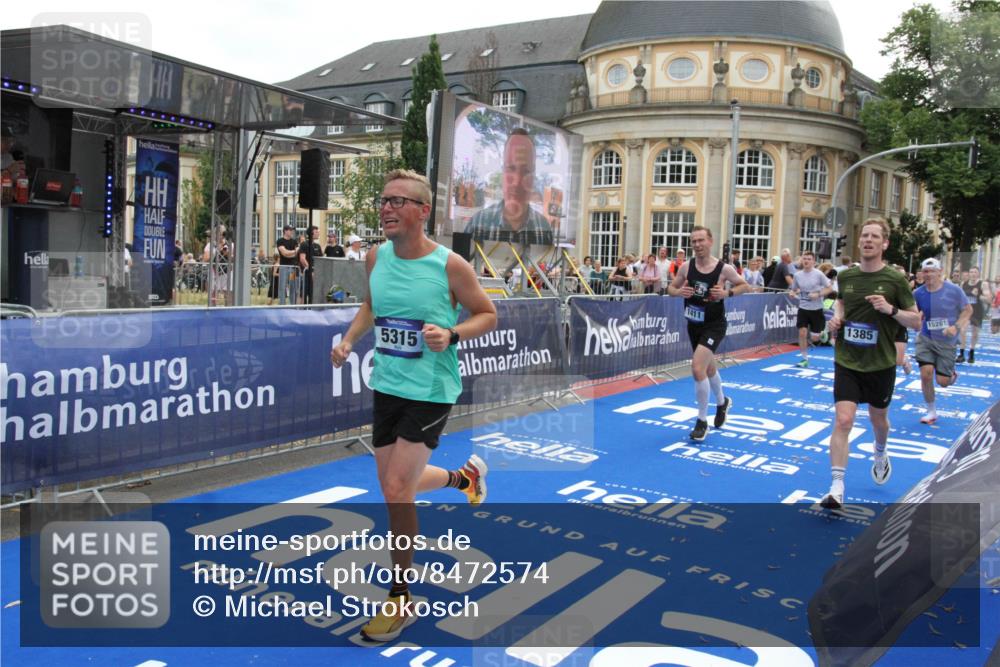 29.06.2025 - hella hamburg halbmarathon Michael Strokosch http://msf.ph/oto/8472574 29.06.2025 10:37:06 Ziel 1385, 1411, 5315, 6123, 6458, 7482, 10738, 11120, 15261, 15410, 16992, 17024, 17125, 17658 meine-sportfotos.de