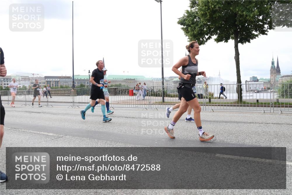 29.06.2025 - hella hamburg halbmarathon Lena Gebhardt http://msf.ph/oto/8472588 29.06.2025 10:33:05 Lombardsbrücke 1819, 1078, 1237, 1324, 1732, 1764, 2038, 2054, 2059, 2085, 2276, 2838, 2959, 3341, 3391, 3422, 3660, 3670, 3708, 3753, 3871, 4030, 4096, 4445, 4446, 4555, 4650, 5110, 5180, 5581, 5917, 6040, 6773, 6861, 7308, 7309, 7387, 7531, 7749, 7750, 7982, 8170, 8595, 8839, 9010, 9034, 9143, 9188, 9289, 9471, 9542, 9591, 9592, 9768, 9780, 10013, 10048, 10277, 11229, 11260, 11713, 11756, 11826, 12039, 12423, 12424, 14305, 14743, 15951 meine-sportfotos.de