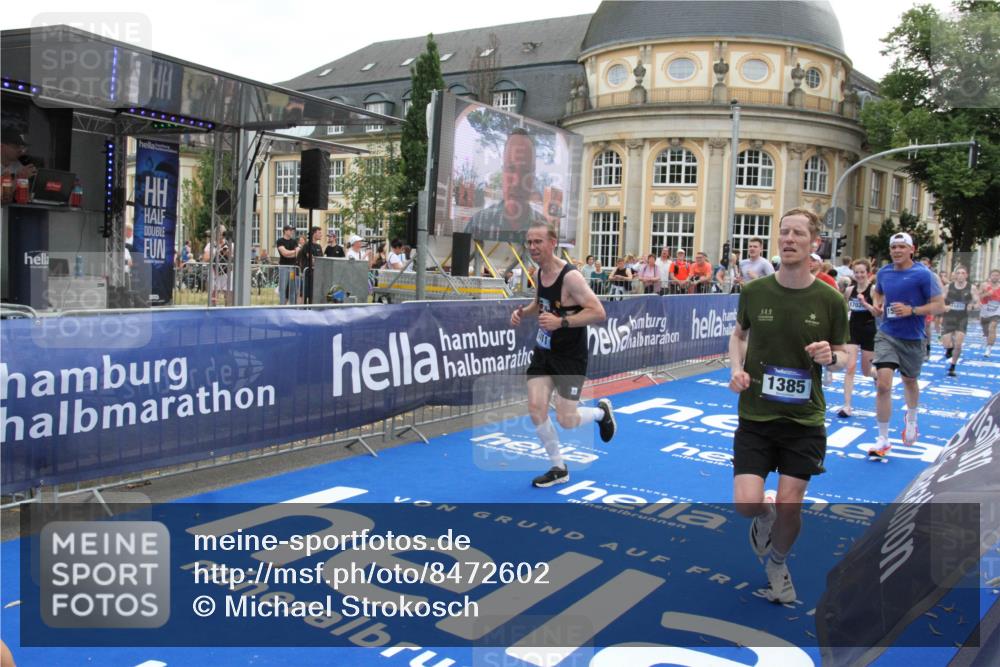29.06.2025 - hella hamburg halbmarathon Michael Strokosch http://msf.ph/oto/8472602 29.06.2025 10:37:07 Ziel 1385, 1411, 5315, 6123, 6458, 7482, 9178, 10738, 11120, 15261, 15410, 16992, 17024, 17125, 17658 meine-sportfotos.de