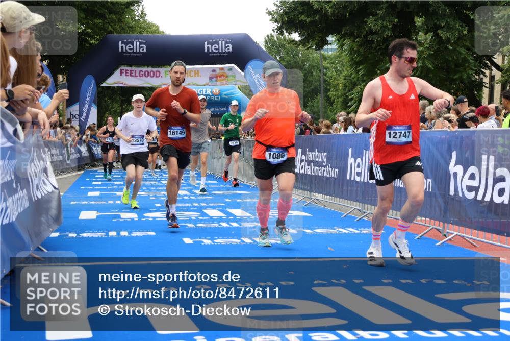 29.06.2025 - hella hamburg halbmarathon Strokosch-Dieckow http://msf.ph/oto/8472611 29.06.2025 10:48:03 Ziel 1086, 1604, 1613, 1914, 4324, 4528, 4601, 4711, 5022, 6377, 9544, 9626, 9638, 12706, 12724, 12747, 12808, 13570, 14192, 15973, 16094, 16149, 16269, 16766, 18206, 18922, 19198 meine-sportfotos.de