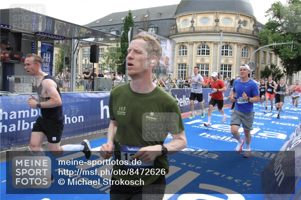 29.06.2025 - hella hamburg halbmarathon Michael Strokosch http://msf.ph/oto/8472626 29.06.2025 10:37:07 Ziel 1385, 1411, 5315, 6123, 6458, 7482, 9178, 10738, 11120, 15261, 15410, 16992, 17024, 17125, 17658 meine-sportfotos.de