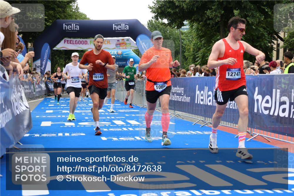 29.06.2025 - hella hamburg halbmarathon Strokosch-Dieckow http://msf.ph/oto/8472638 29.06.2025 10:48:03 Ziel 1086, 1604, 1613, 1914, 4324, 4528, 4601, 4711, 5022, 6377, 9544, 9626, 9638, 12706, 12724, 12747, 12808, 13570, 14192, 15973, 16094, 16149, 16269, 16766, 18206, 18922, 19198 meine-sportfotos.de