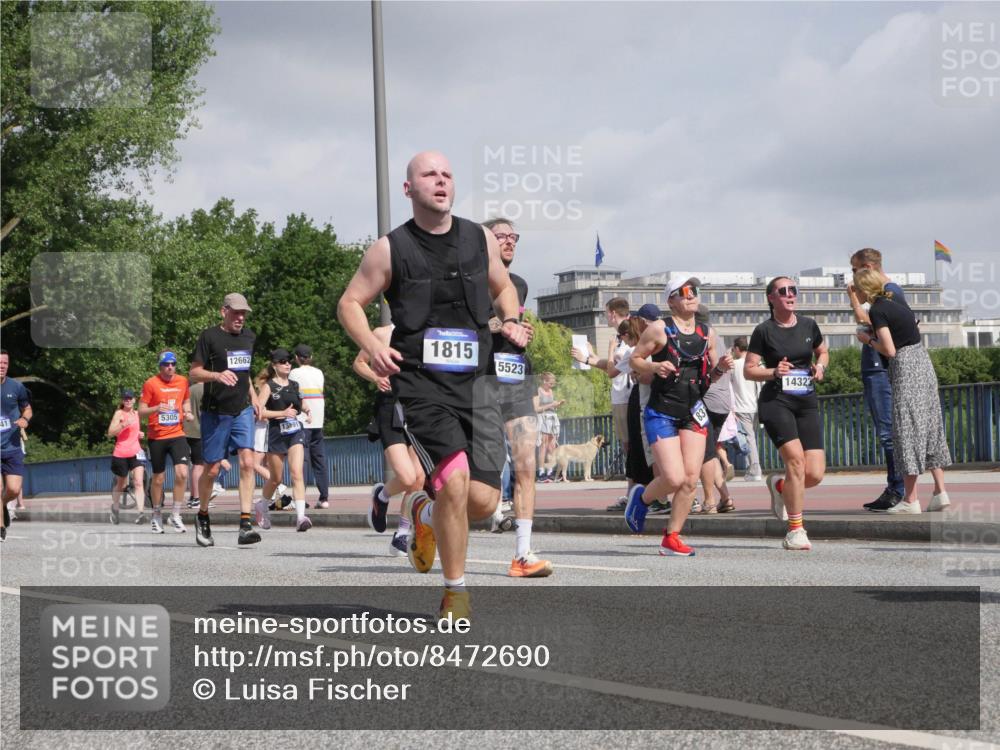 29.06.2025 - hella hamburg halbmarathon Luisa Fischer http://msf.ph/oto/8472690 29.06.2025 10:01:14 Kennedybrücke 41, 5305, 12662, 1815, 14323, 5523, 1034, 1815, 2029, 2417, 2711, 3041, 3114, 3819, 4903, 5259, 5305, 5378, 5775, 5894, 6272, 6580, 6754, 7856, 8311, 8825, 9012, 9562, 10084 meine-sportfotos.de
