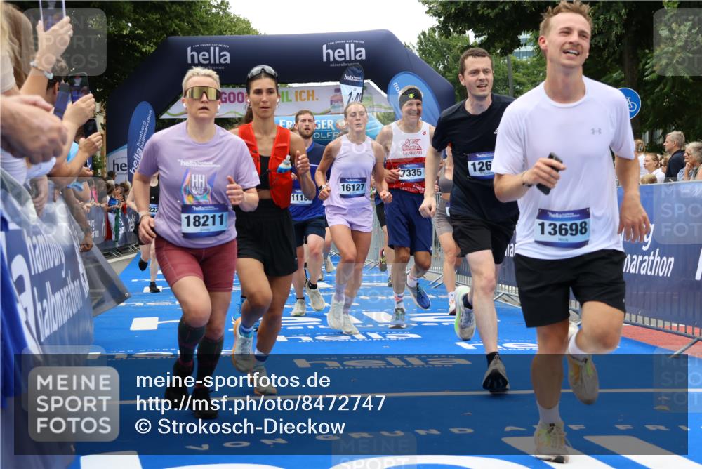 29.06.2025 - hella hamburg halbmarathon Strokosch-Dieckow http://msf.ph/oto/8472747 29.06.2025 10:46:23 Ziel 1600, 2222, 2842, 4237, 4497, 6421, 6691, 6978, 7335, 8142, 8482, 8981, 9232, 9386, 9786, 11185, 11773, 12171, 12651, 12891, 13698, 14045, 14200, 14228, 14262, 14482, 15157, 16127, 18118, 18211, 18637, 19209 meine-sportfotos.de