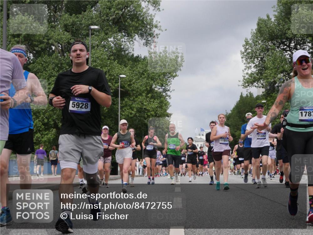 29.06.2025 - hella hamburg halbmarathon Luisa Fischer http://msf.ph/oto/8472755 29.06.2025 10:44:48 Kennedybrücke 5928, 88, 4775, 4774, 1560, 11851, 36, 11482, 222, 725, 1787, 2805, 3344, 4774, 5688, 5928, 9009 meine-sportfotos.de