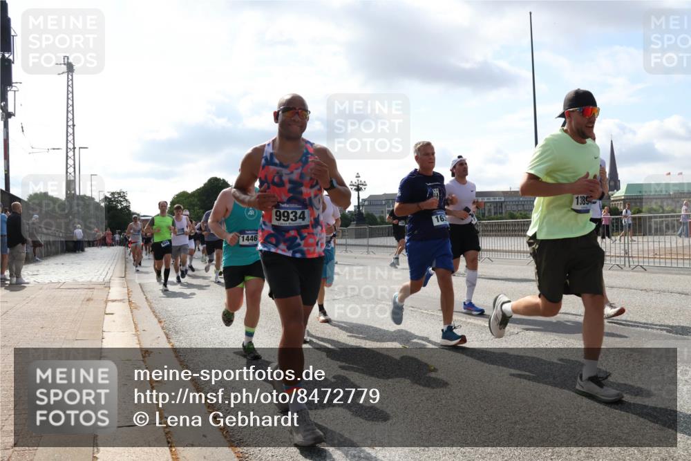 29.06.2025 - hella hamburg halbmarathon Lena Gebhardt http://msf.ph/oto/8472779 29.06.2025 09:55:40 Lombardsbrücke 9934, 163, 1389, 1446, 1120, 1143, 1151, 1216, 1267, 1461, 1630, 1683, 1696, 1706, 1884, 1976, 2207, 2274, 2284, 2287, 2411, 2706, 2708, 2718, 2884, 3087, 3213, 3399, 3435, 3543, 3654, 3692, 3747, 3945, 3985, 4033, 4088, 4093, 4127, 4189, 4324, 4345, 4346, 4601, 4847, 4890, 4938, 5102, 5421, 5459, 5708, 5915, 6009, 6054, 6158, 6421, 6481, 6532, 6662, 6691, 6836, 6938, 6994, 7052, 7056, 7100, 7224, 7269, 7312, 8693, 8889 meine-sportfotos.de