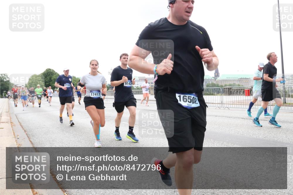 29.06.2025 - hella hamburg halbmarathon Lena Gebhardt http://msf.ph/oto/8472796 29.06.2025 10:33:06 Lombardsbrücke 17102, 17417, 9143, 16502, 1078, 1237, 1324, 1732, 1764, 2038, 2054, 2059, 2085, 2276, 2838, 2959, 3341, 3391, 3422, 3660, 3708, 3753, 3812, 3871, 4030, 4096, 4445, 4446, 4555, 4650, 5110, 5180, 5581, 5917, 6040, 6773, 6861, 7308, 7309, 7387, 7531, 7750, 7982, 8170, 8595, 8839, 9010, 9034, 9143, 9188, 9289, 9471, 9542, 9591, 9592, 9768, 9780, 10013, 10048, 10277, 11229, 11260, 11713, 11756, 11826, 12039, 12423, 12424, 14305, 14743, 15951 meine-sportfotos.de