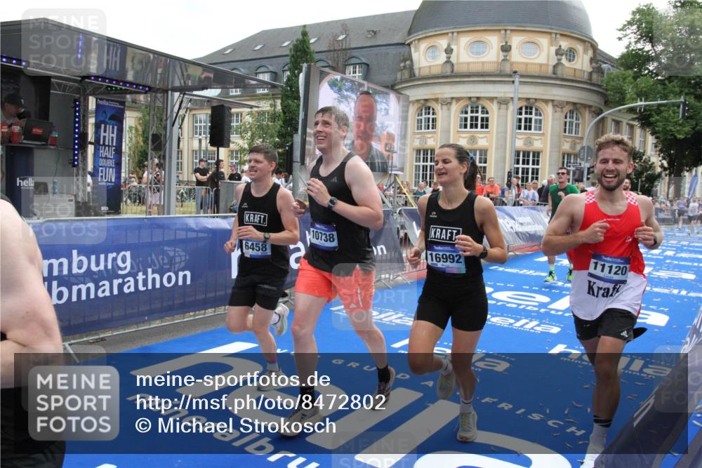 29.06.2025 - hella hamburg halbmarathon Michael Strokosch http://msf.ph/oto/8472802 29.06.2025 10:37:10 Ziel 5923, 6123, 6458, 7482, 8362, 9178, 10738, 11120, 11423, 13972, 15261, 15410, 16992, 17024, 17125, 17658 meine-sportfotos.de