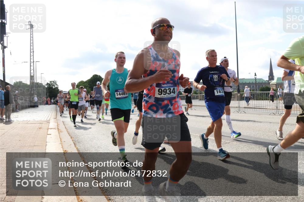29.06.2025 - hella hamburg halbmarathon Lena Gebhardt http://msf.ph/oto/8472832 29.06.2025 09:55:41 Lombardsbrücke 949, 17779, 9934, 12519, 1446, 163, 1120, 1143, 1151, 1216, 1267, 1461, 1630, 1683, 1696, 1706, 1884, 1976, 2207, 2274, 2284, 2287, 2411, 2706, 2708, 2718, 2818, 2884, 3087, 3213, 3399, 3435, 3543, 3654, 3692, 3747, 3945, 3985, 4033, 4088, 4093, 4127, 4189, 4324, 4345, 4346, 4601, 4847, 4890, 4938, 5102, 5116, 5421, 5459, 5708, 5915, 6009, 6054, 6158, 6421, 6481, 6532, 6662, 6691, 6836, 6938, 6994, 7052, 7056, 7100, 7224, 7269, 7312 meine-sportfotos.de