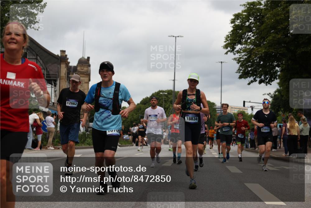 29.06.2025 - hella hamburg halbmarathon Yannick Fuchs http://msf.ph/oto/8472850 29.06.2025 10:57:46 20KM 1254, 1316, 1334, 1464, 1940, 2685, 4328, 5305, 5384, 7290, 8561, 9191, 9439, 10705, 10766, 11149, 11527, 11657, 11771, 12315, 12316, 12662, 13171, 13841, 14135, 14493, 15093, 15532, 15897, 16424, 16426, 16639, 16995, 17061, 17071, 17437, 17685, 17686, 17730, 17894, 18122, 18581, 18717 meine-sportfotos.de