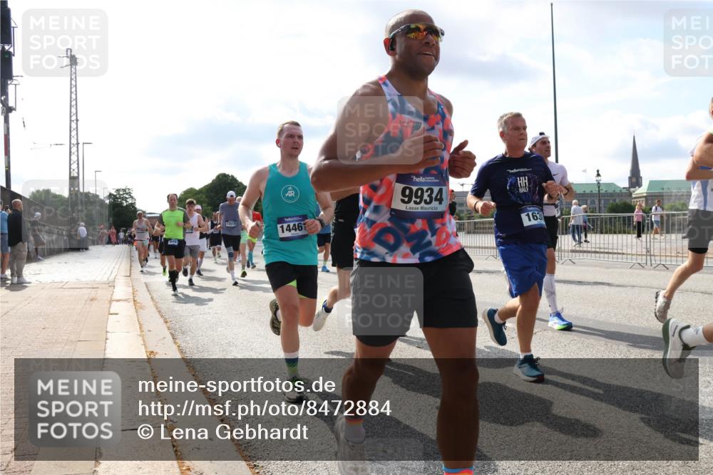 29.06.2025 - hella hamburg halbmarathon Lena Gebhardt http://msf.ph/oto/8472884 29.06.2025 09:55:41 Lombardsbrücke 949, 12519, 1446, 9934, 163, 1120, 1143, 1151, 1216, 1267, 1461, 1630, 1683, 1696, 1706, 1884, 1976, 2207, 2274, 2284, 2287, 2411, 2706, 2708, 2718, 2818, 2884, 3087, 3213, 3399, 3435, 3543, 3654, 3692, 3747, 3945, 3985, 4033, 4088, 4093, 4127, 4189, 4324, 4345, 4346, 4601, 4847, 4890, 4938, 5102, 5116, 5421, 5459, 5708, 5915, 6009, 6054, 6158, 6421, 6481, 6532, 6662, 6691, 6836, 6938, 6994, 7052, 7056, 7100, 7224, 7269, 7312 meine-sportfotos.de