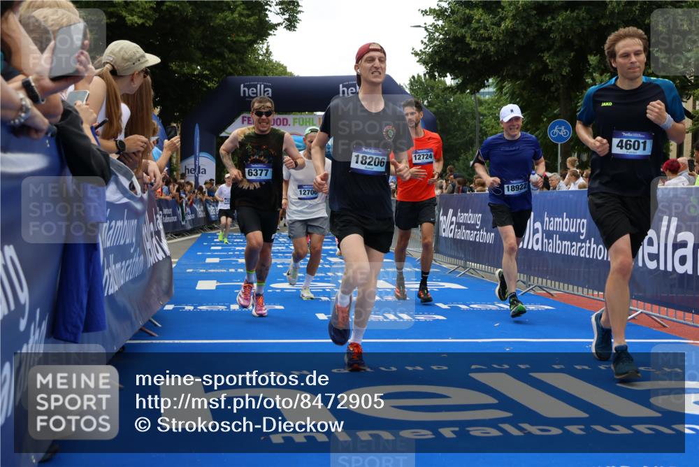 29.06.2025 - hella hamburg halbmarathon Strokosch-Dieckow http://msf.ph/oto/8472905 29.06.2025 10:48:00 Ziel 1086, 1604, 1613, 4324, 4528, 4601, 4711, 5022, 6377, 9626, 9638, 12706, 12724, 12747, 12808, 13570, 14730, 15333, 16094, 16149, 16766, 17451, 18206, 18922, 19198 meine-sportfotos.de