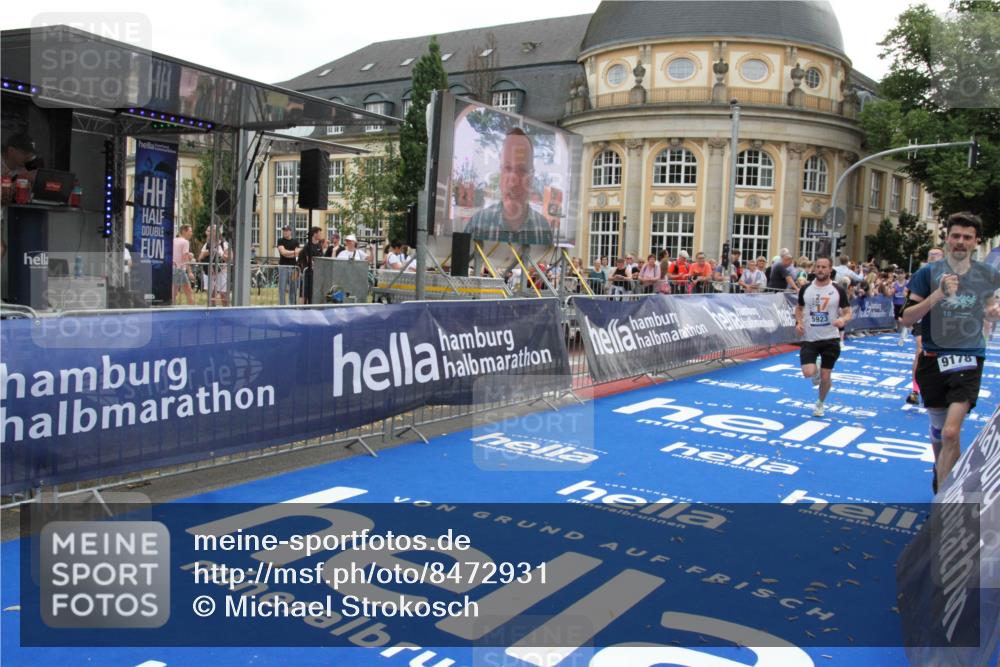 29.06.2025 - hella hamburg halbmarathon Michael Strokosch http://msf.ph/oto/8472931 29.06.2025 10:37:14 Ziel 4860, 5923, 7482, 8362, 9178, 10190, 11423, 13972, 15178, 17137, 17658, 17726 meine-sportfotos.de