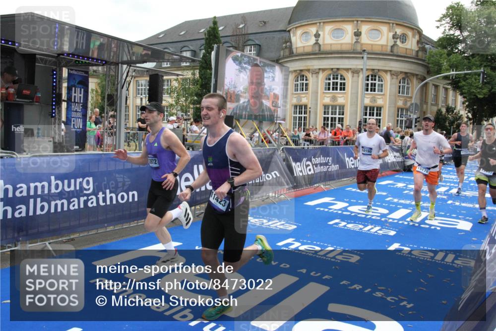 29.06.2025 - hella hamburg halbmarathon Michael Strokosch http://msf.ph/oto/8473022 29.06.2025 10:37:17 Ziel 4860, 5003, 5923, 8362, 10190, 11423, 12900, 13972, 15178, 17137, 17726 meine-sportfotos.de