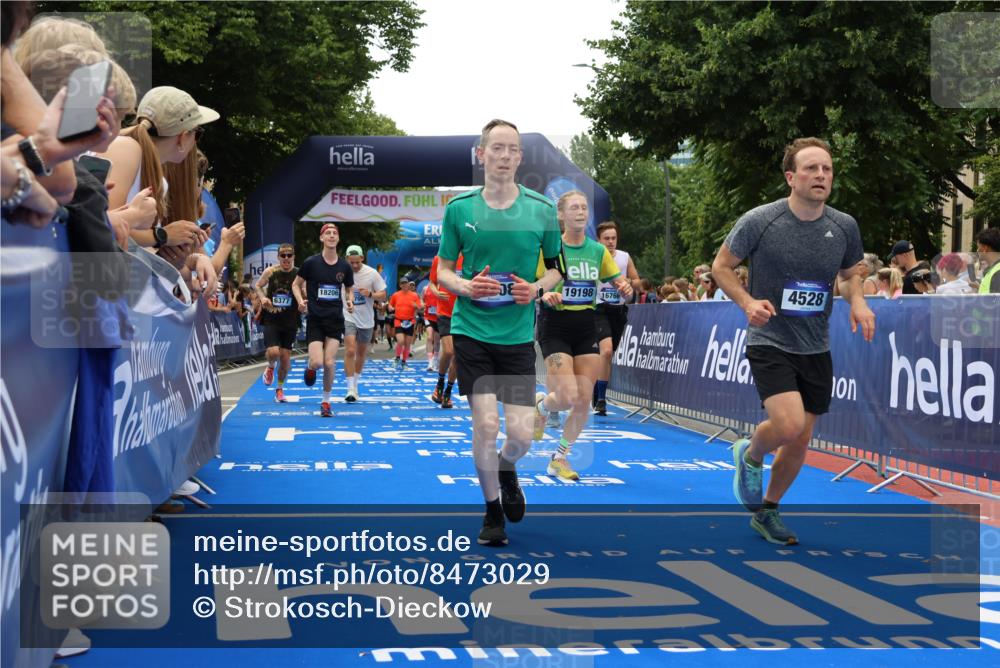 29.06.2025 - hella hamburg halbmarathon Strokosch-Dieckow http://msf.ph/oto/8473029 29.06.2025 10:47:59 Ziel 1086, 1604, 1613, 4324, 4528, 4601, 4711, 5022, 6377, 9638, 12706, 12724, 12747, 12808, 13570, 14730, 15333, 16149, 16766, 17451, 18206, 18922, 19198 meine-sportfotos.de