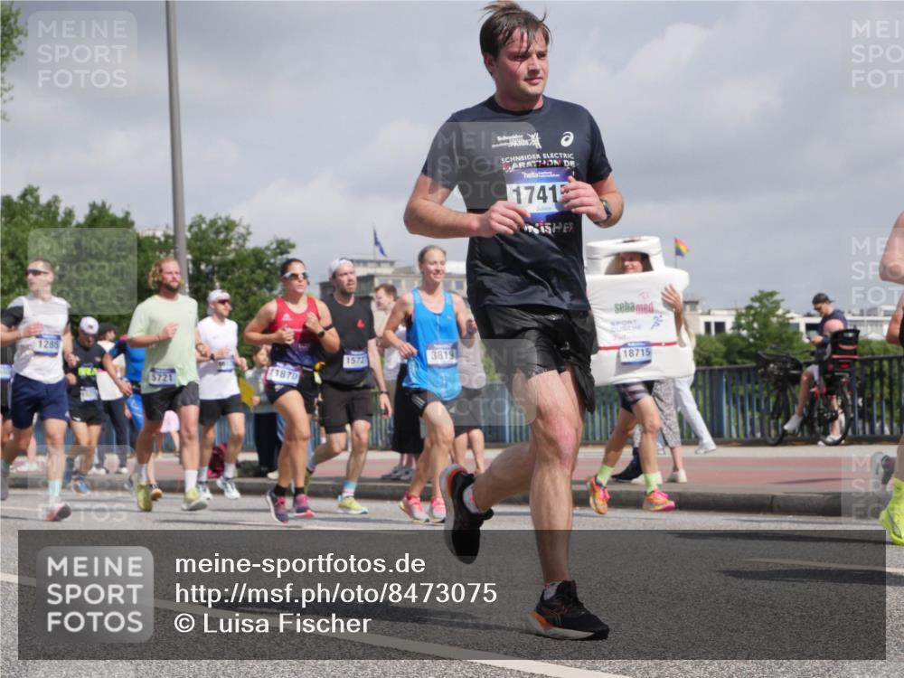 29.06.2025 - hella hamburg halbmarathon Luisa Fischer http://msf.ph/oto/8473075 29.06.2025 10:01:24 Kennedybrücke 1572, 1285, 1870, 5721, 1741, 3819, 18715, 1034, 1285, 1727, 2034, 2518, 2656, 2883, 3819, 3859, 4167, 5077, 5259, 5721, 6433, 6754, 6877, 7369, 7732, 7856, 8393, 8825, 9770, 10084 meine-sportfotos.de