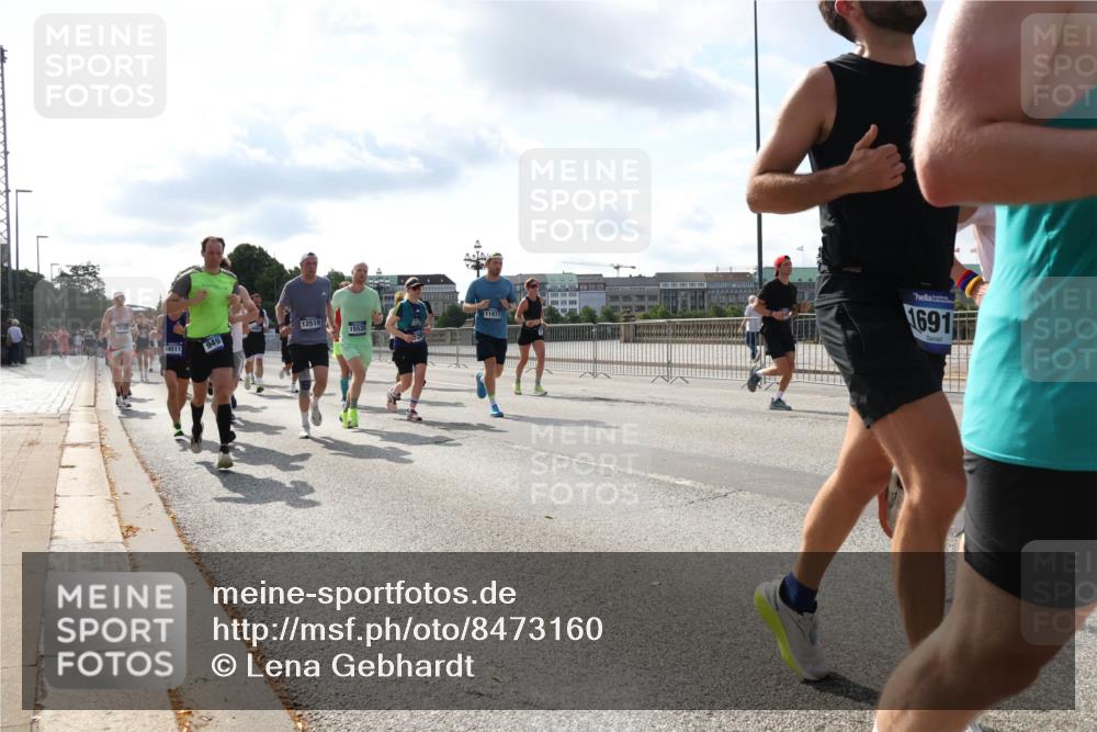 29.06.2025 - hella hamburg halbmarathon Lena Gebhardt http://msf.ph/oto/8473160 29.06.2025 09:55:42 Lombardsbrücke 14511, 949, 12519, 15535, 11977, 1691, 1120, 1143, 1151, 1216, 1267, 1461, 1630, 1683, 1696, 1706, 1884, 1976, 2207, 2274, 2284, 2287, 2411, 2706, 2708, 2718, 2818, 2864, 2884, 3087, 3213, 3399, 3435, 3543, 3654, 3692, 3747, 3945, 3985, 4033, 4088, 4093, 4127, 4189, 4324, 4345, 4346, 4601, 4847, 4890, 4938, 5102, 5116, 5421, 5459, 5708, 5915, 6009, 6054, 6158, 6421, 6481, 6532, 6662, 6691, 6836, 6938, 6994, 7052, 7056, 7100, 7224, 7269, 7312 meine-sportfotos.de
