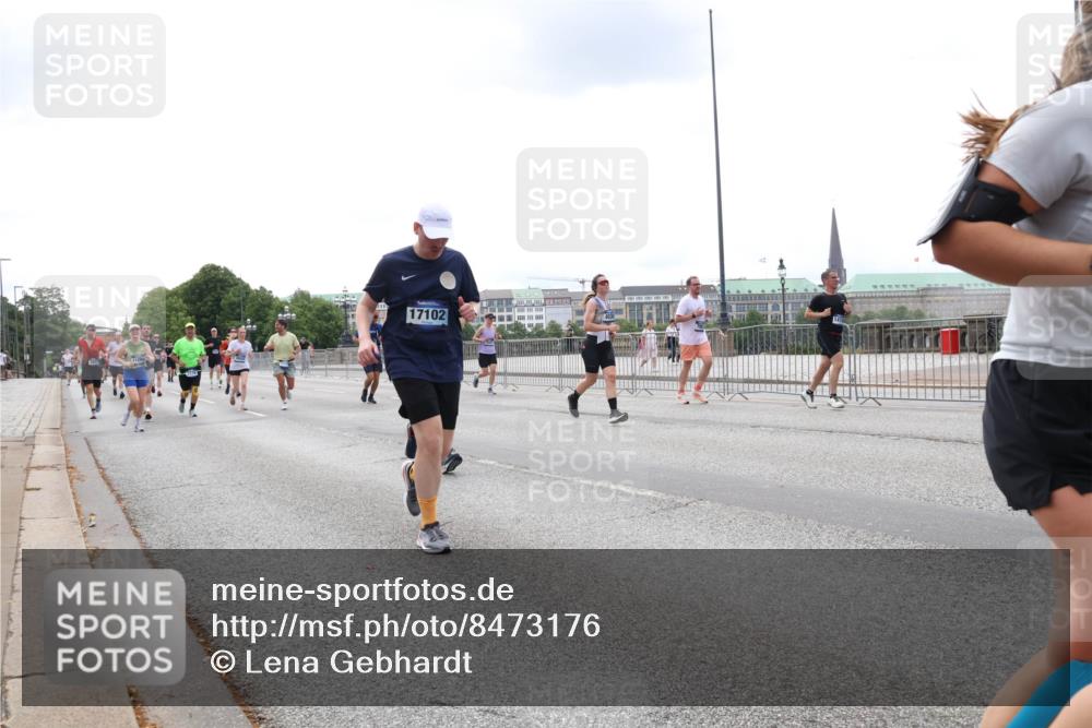 29.06.2025 - hella hamburg halbmarathon Lena Gebhardt http://msf.ph/oto/8473176 29.06.2025 10:33:07 Lombardsbrücke 17102, 1078, 1237, 1324, 1732, 1764, 2038, 2054, 2059, 2085, 2276, 2838, 2959, 3341, 3391, 3422, 3660, 3708, 3753, 3812, 3871, 4030, 4096, 4445, 4446, 4555, 4650, 5110, 5180, 5581, 5917, 6040, 6773, 6861, 7387, 7750, 7982, 8170, 8595, 8839, 9034, 9143, 9188, 9289, 9471, 9542, 9591, 9592, 9768, 9780, 10013, 10048, 10277, 11229, 11260, 11713, 11756, 11826, 12039, 12423, 12424, 14305, 14743, 15951 meine-sportfotos.de