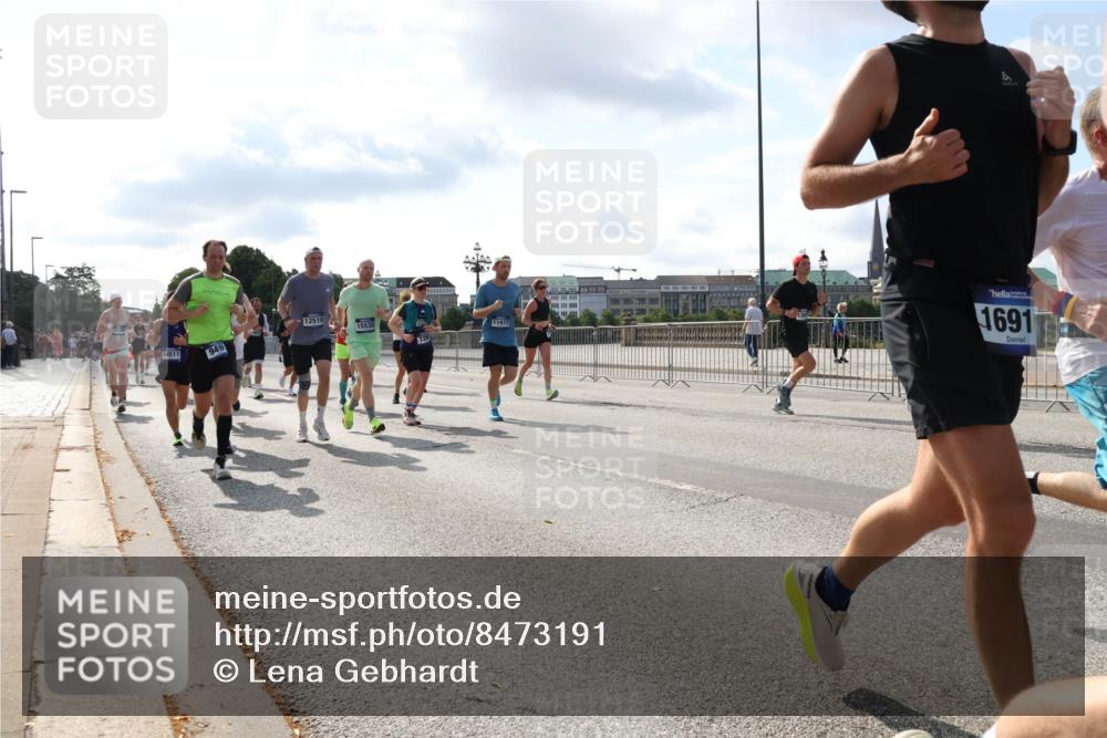 29.06.2025 - hella hamburg halbmarathon Lena Gebhardt http://msf.ph/oto/8473191 29.06.2025 09:55:42 Lombardsbrücke 12519, 15535, 11977, 14511, 949, 1691, 1120, 1143, 1151, 1216, 1267, 1461, 1630, 1683, 1696, 1706, 1884, 1976, 2207, 2274, 2284, 2287, 2411, 2706, 2708, 2718, 2818, 2864, 2884, 3087, 3213, 3399, 3435, 3543, 3654, 3692, 3747, 3945, 3985, 4033, 4088, 4093, 4127, 4189, 4324, 4345, 4346, 4601, 4847, 4890, 4938, 5102, 5116, 5421, 5459, 5708, 5915, 6009, 6054, 6158, 6421, 6481, 6532, 6662, 6691, 6836, 6938, 6994, 7052, 7056, 7100, 7224, 7269, 7312 meine-sportfotos.de