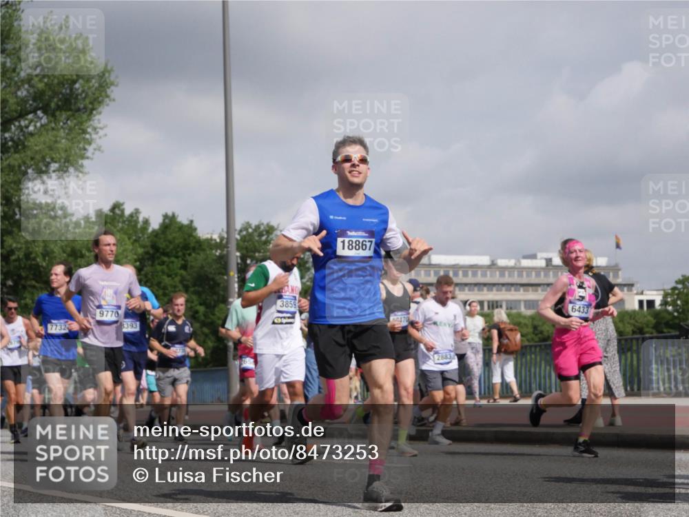 29.06.2025 - hella hamburg halbmarathon Luisa Fischer http://msf.ph/oto/8473253 29.06.2025 10:01:28 Kennedybrücke 7732, 9770, 8393, 265, 18867, 3859, 60470, 2883, 6433, 1285, 1727, 2034, 2518, 2656, 2883, 3334, 3859, 4152, 4167, 5077, 5721, 6433, 6592, 6657, 6759, 6877, 7369, 7732, 8393, 9770, 10724 meine-sportfotos.de
