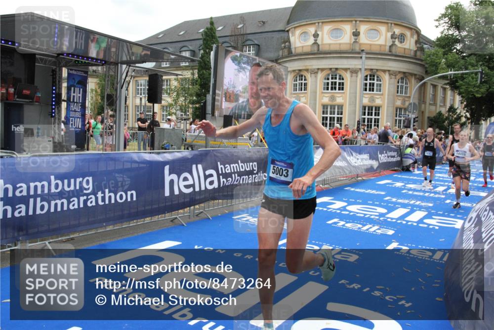 29.06.2025 - hella hamburg halbmarathon Michael Strokosch http://msf.ph/oto/8473264 29.06.2025 10:37:24 Ziel 5003, 12739, 12900, 13854, 14387, 14459, 15888, 17306, 18159, 18723, 18824 meine-sportfotos.de