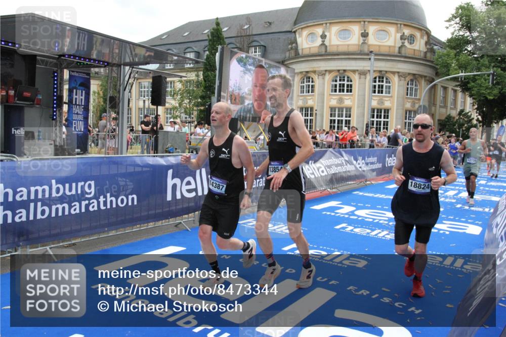 29.06.2025 - hella hamburg halbmarathon Michael Strokosch http://msf.ph/oto/8473344 29.06.2025 10:37:27 Ziel 2767, 9017, 12739, 13372, 13854, 14387, 14459, 15888, 17306, 18159, 18723, 18824 meine-sportfotos.de