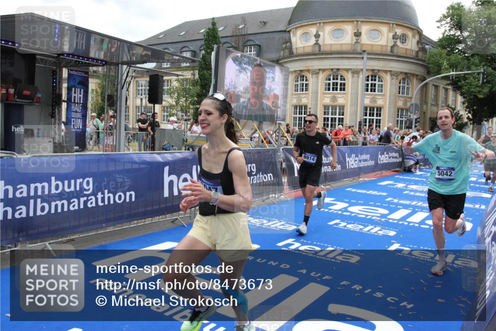 29.06.2025 - hella hamburg halbmarathon Michael Strokosch http://msf.ph/oto/8473673 29.06.2025 10:37:35 Ziel 1290, 5042, 5791, 6047, 7831, 9017, 9914, 10451, 10922, 13372, 18216 meine-sportfotos.de