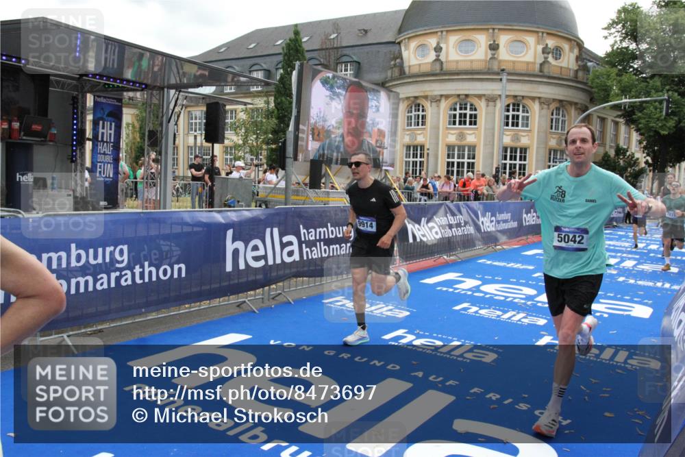 29.06.2025 - hella hamburg halbmarathon Michael Strokosch http://msf.ph/oto/8473697 29.06.2025 10:37:35 Ziel 1290, 5042, 5791, 6047, 7831, 9017, 9914, 10451, 10922, 13372, 18216 meine-sportfotos.de