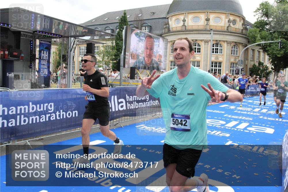 29.06.2025 - hella hamburg halbmarathon Michael Strokosch http://msf.ph/oto/8473717 29.06.2025 10:37:36 Ziel 1290, 5042, 5791, 6047, 7831, 9914, 10451, 10922, 11106, 18193, 18216 meine-sportfotos.de