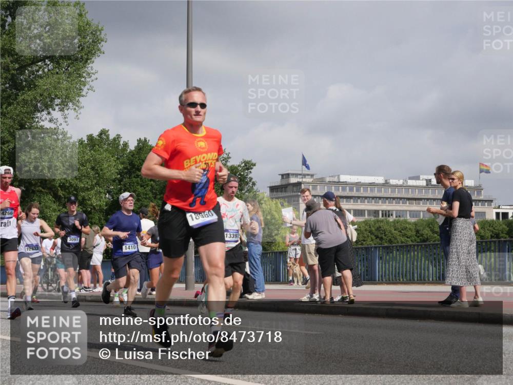 29.06.2025 - hella hamburg halbmarathon Luisa Fischer http://msf.ph/oto/8473718 29.06.2025 10:01:39 Kennedybrücke 4266, 3091, 12633, 1410, 18960, 13391, 1410, 1946, 1951, 2840, 3091, 3097, 3334, 3952, 4152, 5084, 6294, 6629, 6657, 6759, 7082, 7716, 9727, 10724 meine-sportfotos.de