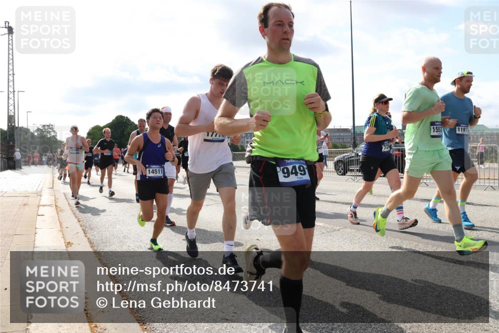 29.06.2025 - hella hamburg halbmarathon Lena Gebhardt http://msf.ph/oto/8473741 29.06.2025 09:55:44 Lombardsbrücke 15300, 14511, 949, 726, 1553, 11977, 1120, 1143, 1151, 1216, 1257, 1267, 1461, 1630, 1683, 1689, 1696, 1706, 1884, 1976, 2207, 2250, 2274, 2284, 2287, 2411, 2706, 2708, 2718, 2818, 2864, 2884, 3087, 3213, 3399, 3435, 3543, 3654, 3692, 3747, 3945, 3985, 4033, 4088, 4093, 4127, 4189, 4324, 4345, 4346, 4557, 4601, 4847, 4890, 4938, 5102, 5116, 5421, 5459, 5708, 5915, 6009, 6054, 6158, 6421, 6481, 6532, 6662, 6691, 6836, 6994, 7052, 7056, 7100, 7224, 7269, 7312 meine-sportfotos.de