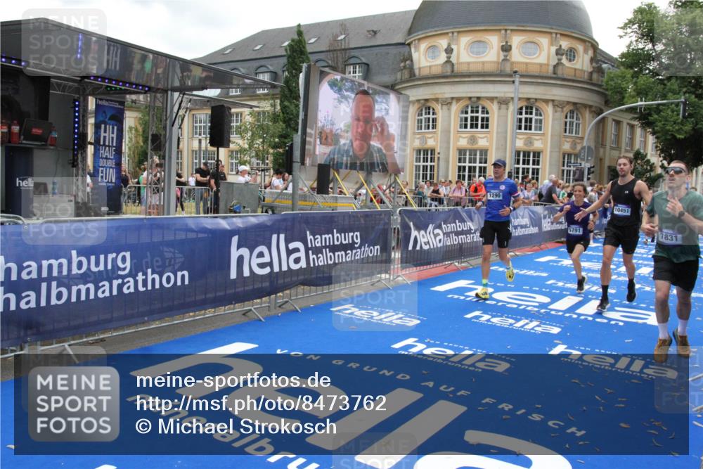 29.06.2025 - hella hamburg halbmarathon Michael Strokosch http://msf.ph/oto/8473762 29.06.2025 10:37:37 Ziel 1290, 5042, 5791, 6047, 7831, 9914, 10451, 10922, 11106, 18193, 18216 meine-sportfotos.de
