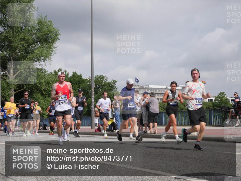 29.06.2025 - hella hamburg halbmarathon Luisa Fischer http://msf.ph/oto/8473771 29.06.2025 10:01:41 Kennedybrücke 7716, 18958, 11212, 14266, 33, 3091, 16830, 13397, 1410, 1410, 1946, 1951, 2840, 3091, 3097, 3952, 4152, 5084, 6294, 6629, 7082, 7232, 7716, 8068, 8639, 9727, 10724 meine-sportfotos.de