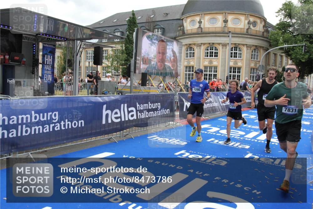 29.06.2025 - hella hamburg halbmarathon Michael Strokosch http://msf.ph/oto/8473786 29.06.2025 10:37:38 Ziel 1290, 5042, 5791, 7831, 9914, 10451, 10922, 11106, 18193, 18216 meine-sportfotos.de