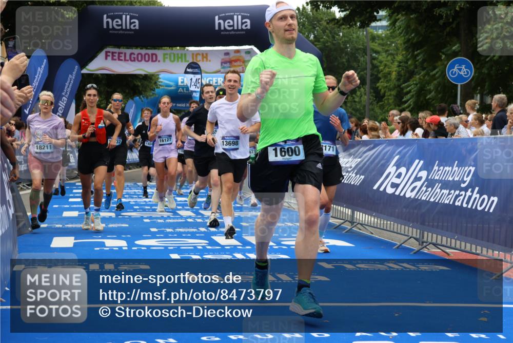 29.06.2025 - hella hamburg halbmarathon Strokosch-Dieckow http://msf.ph/oto/8473797 29.06.2025 10:46:21 Ziel 1600, 2048, 2222, 2842, 3056, 4237, 4949, 6421, 6691, 6978, 7335, 8142, 8981, 9497, 9786, 11185, 11773, 12171, 12651, 12891, 13698, 14045, 14200, 14228, 14262, 14482, 15157, 16127, 17190, 18118, 18211, 18637, 19209 meine-sportfotos.de