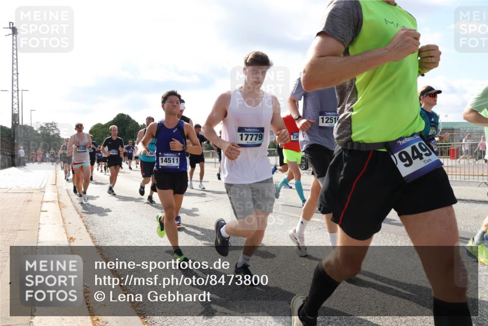 29.06.2025 - hella hamburg halbmarathon Lena Gebhardt http://msf.ph/oto/8473800 29.06.2025 09:55:44 Lombardsbrücke 15300, 15636, 461, 14511, 17779, 736, 1251, 949, 1120, 1143, 1151, 1216, 1257, 1267, 1461, 1630, 1683, 1689, 1696, 1706, 1884, 1976, 2207, 2250, 2274, 2284, 2287, 2411, 2706, 2708, 2718, 2818, 2864, 2884, 3087, 3213, 3399, 3435, 3543, 3654, 3692, 3747, 3945, 3985, 4033, 4088, 4093, 4127, 4189, 4324, 4345, 4346, 4557, 4601, 4847, 4890, 4938, 5102, 5116, 5421, 5459, 5708, 5915, 6009, 6054, 6158, 6421, 6481, 6532, 6662, 6691, 6836, 6994, 7052, 7056, 7100, 7224, 7269, 7312 meine-sportfotos.de