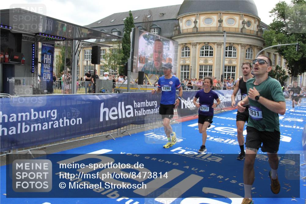 29.06.2025 - hella hamburg halbmarathon Michael Strokosch http://msf.ph/oto/8473814 29.06.2025 10:37:38 Ziel 1290, 5042, 5791, 7831, 9914, 10451, 10922, 11106, 18193, 18216 meine-sportfotos.de